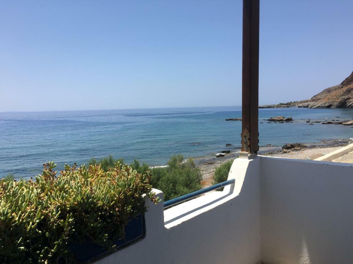 Taverna Akrogiali Lutró Exterior foto